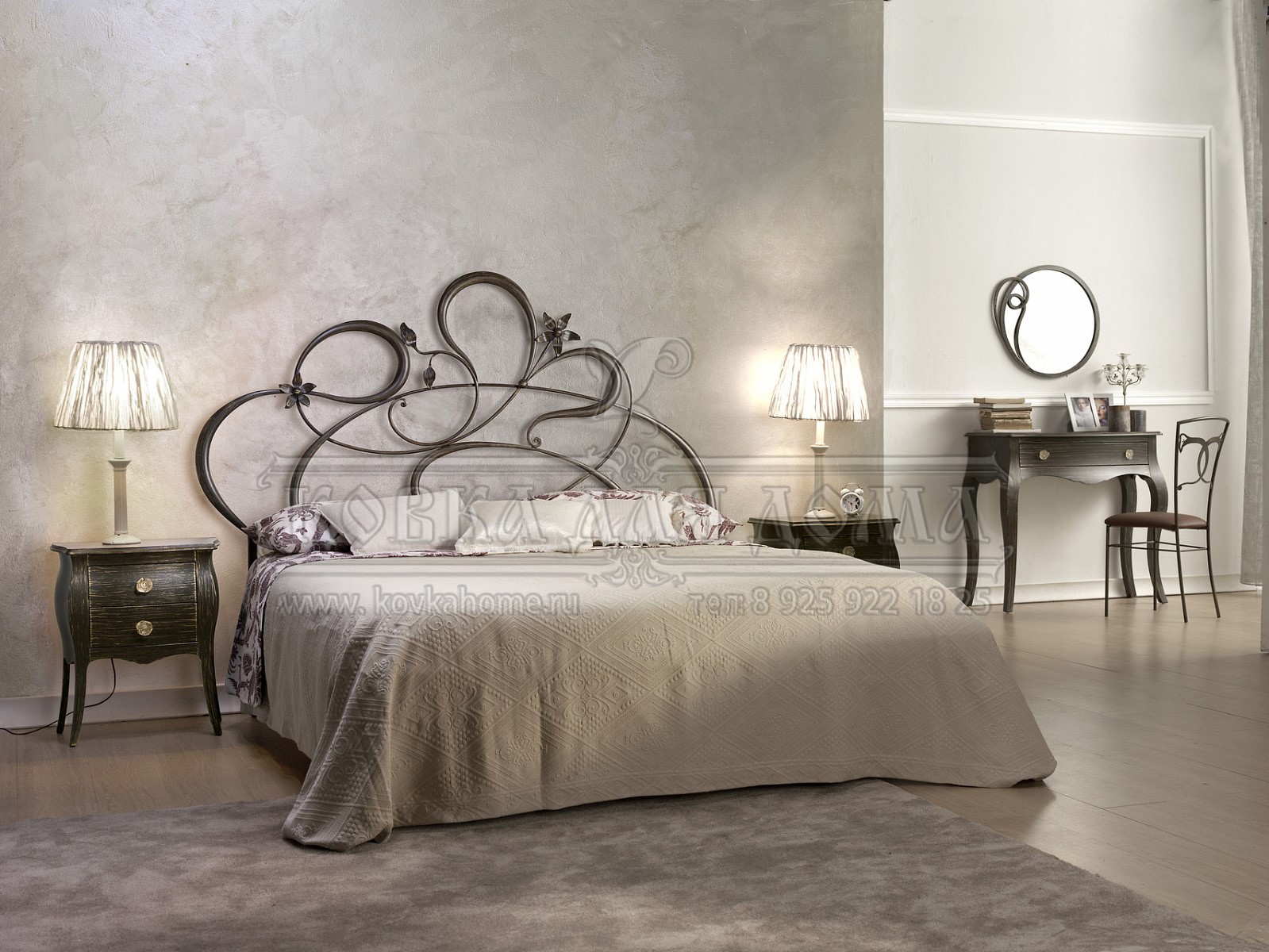 Спальня в стиле американская классика с кованой кроватью